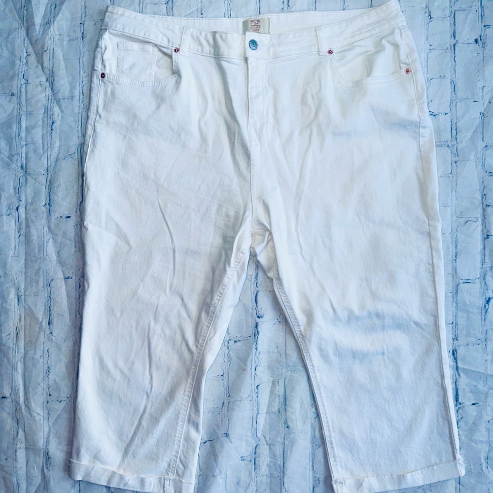 NWOT Women’s Size 18 F & F White Denim Cropped Jeans